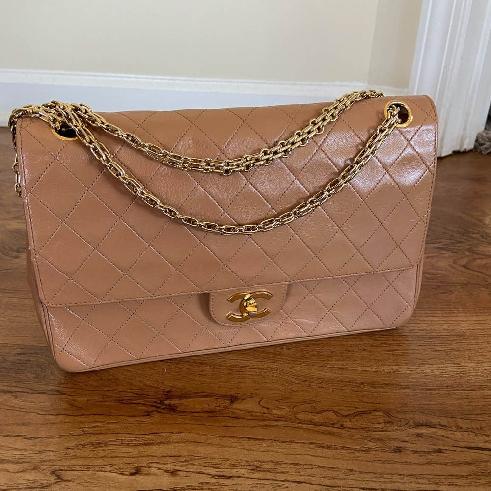 💖SALE! 😍 Gorgeous! Chanel Medium Classic Double Flap 👜